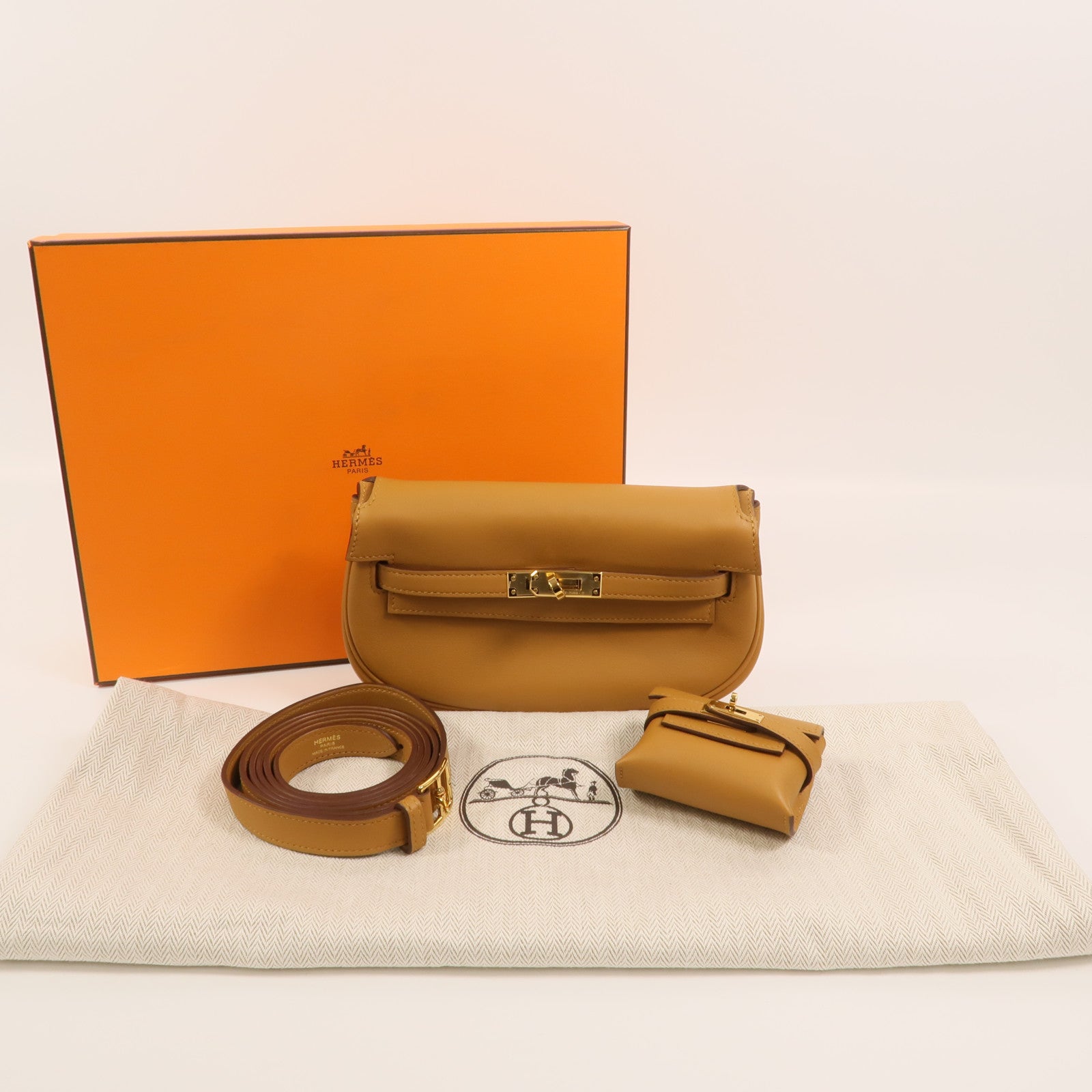 HERMES Swift皮革Kelly Moove肩背袋Sesame