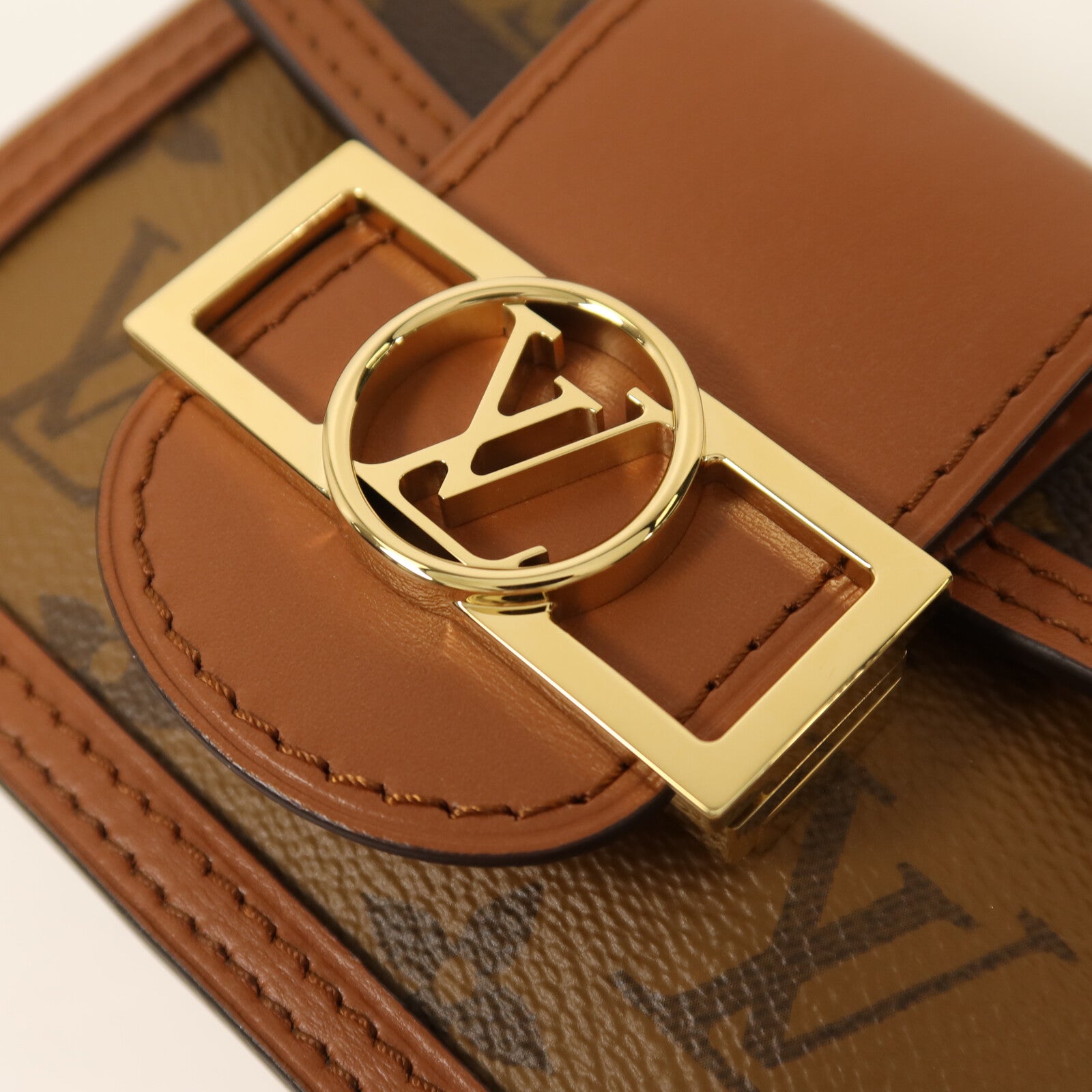 LOUIS VUITTON Monogram/Monogram Reverse Micro Dauphine金扣鏈帶肩背袋棕色