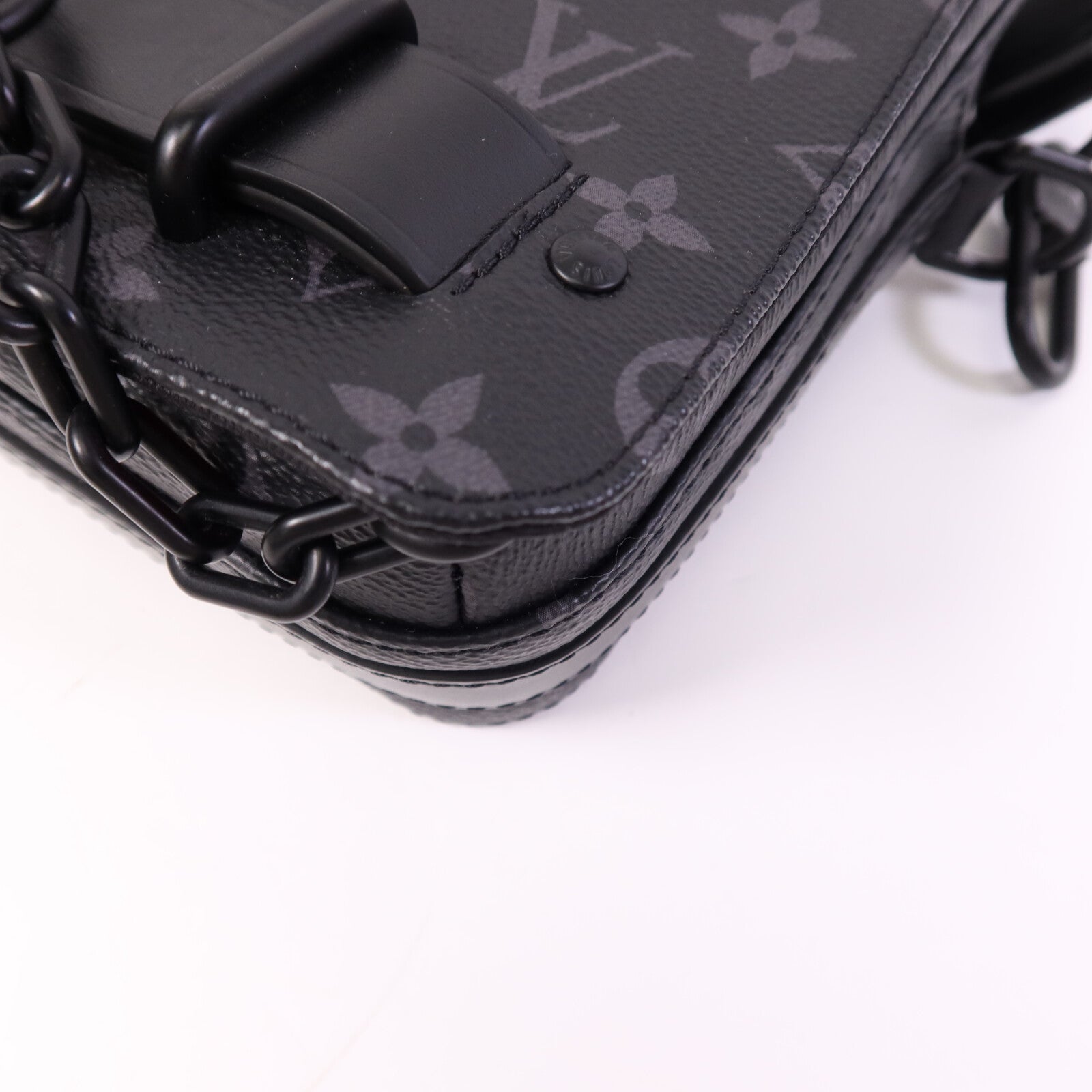 LOUIS VUITTON Monogram Eclipse Steamer Messenger肩背袋