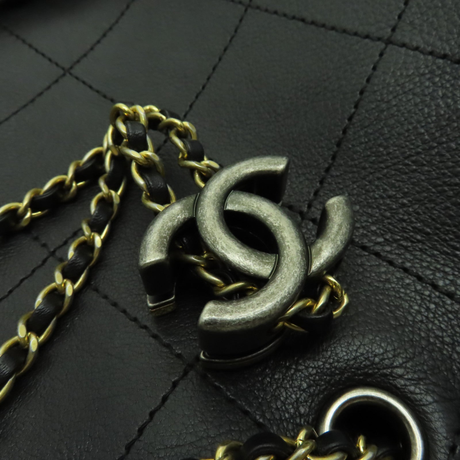 CHANEL 牛皮皮革Bucket金扣手挽肩背兩用袋黑色