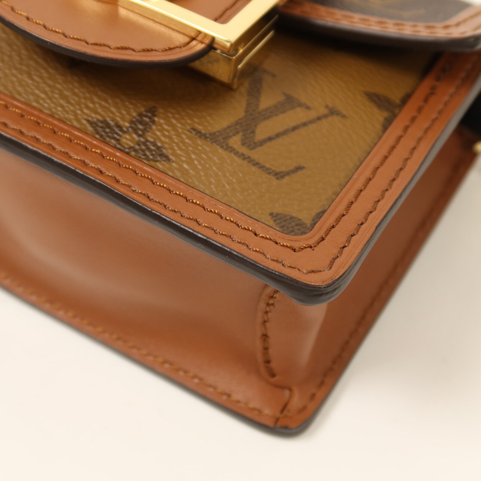 LOUIS VUITTON Monogram/Monogram Reverse Micro Dauphine金扣鏈帶肩背袋棕色