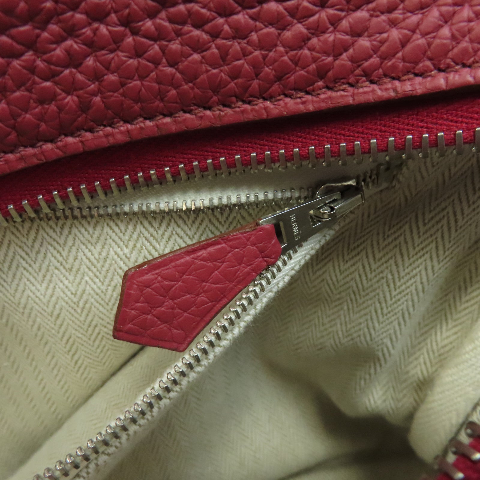 HERMES Clemence皮革Victoria 35銀扣手挽袋紅色