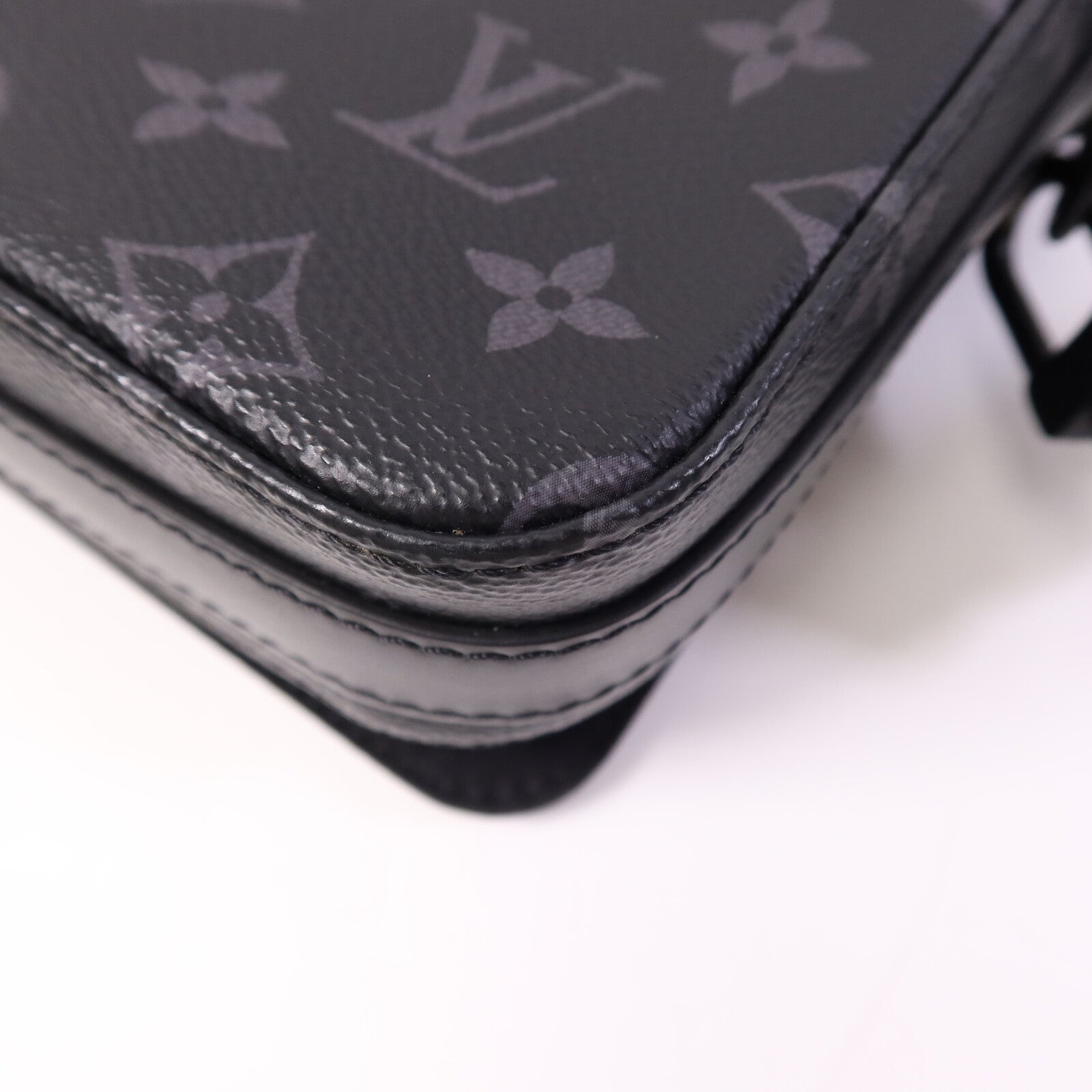 LOUIS VUITTON Monogram Eclipse Steamer Messenger肩背袋