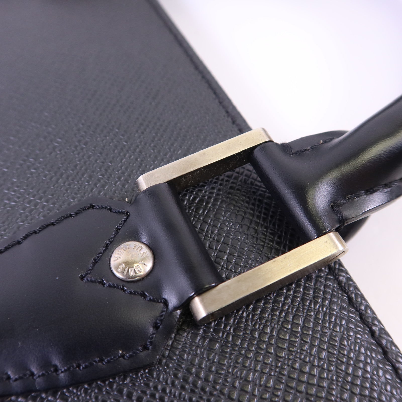 LOUIS VUITTON Taiga Porte-Documents銀扣公事包
