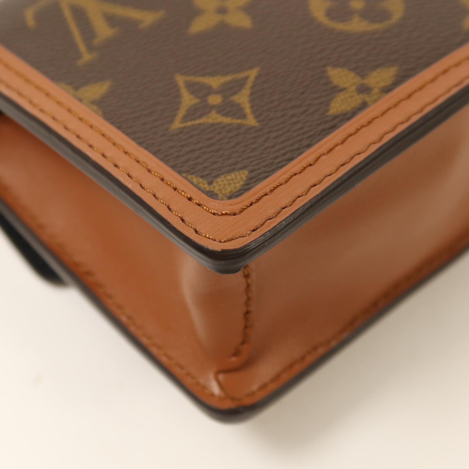 LOUIS VUITTON Monogram/Monogram Reverse Micro Dauphine金扣鏈帶肩背袋棕色