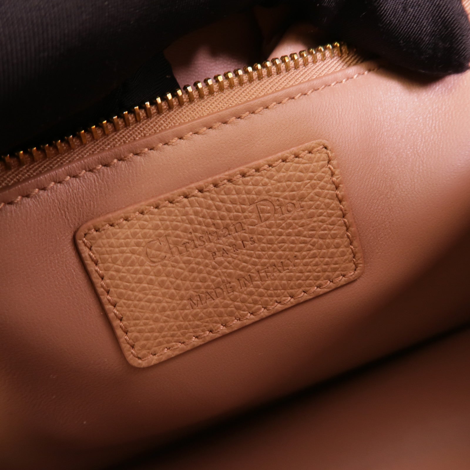 Dior 牛皮皮革Montaigne 30肩背袋