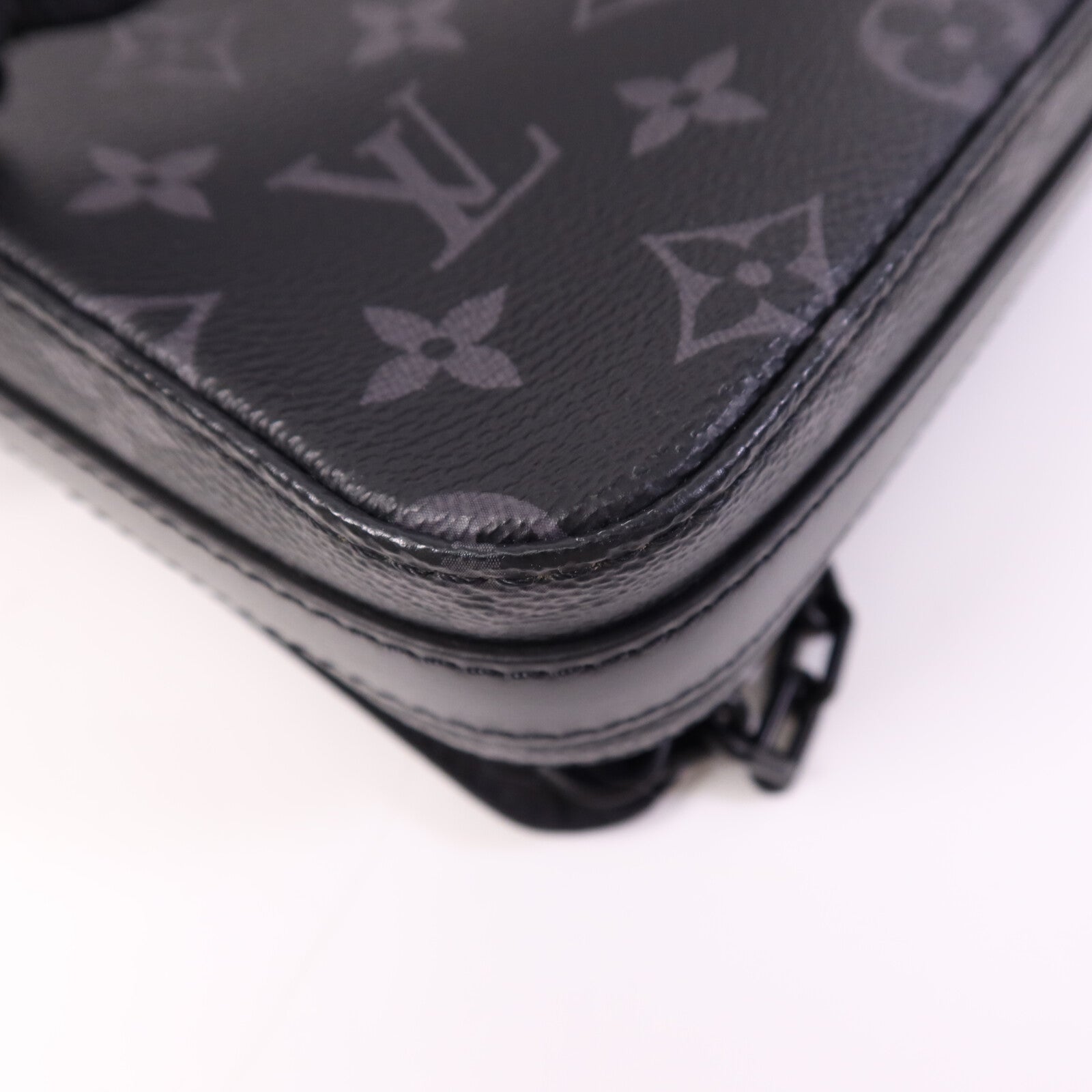 LOUIS VUITTON Monogram Eclipse Steamer Messenger肩背袋