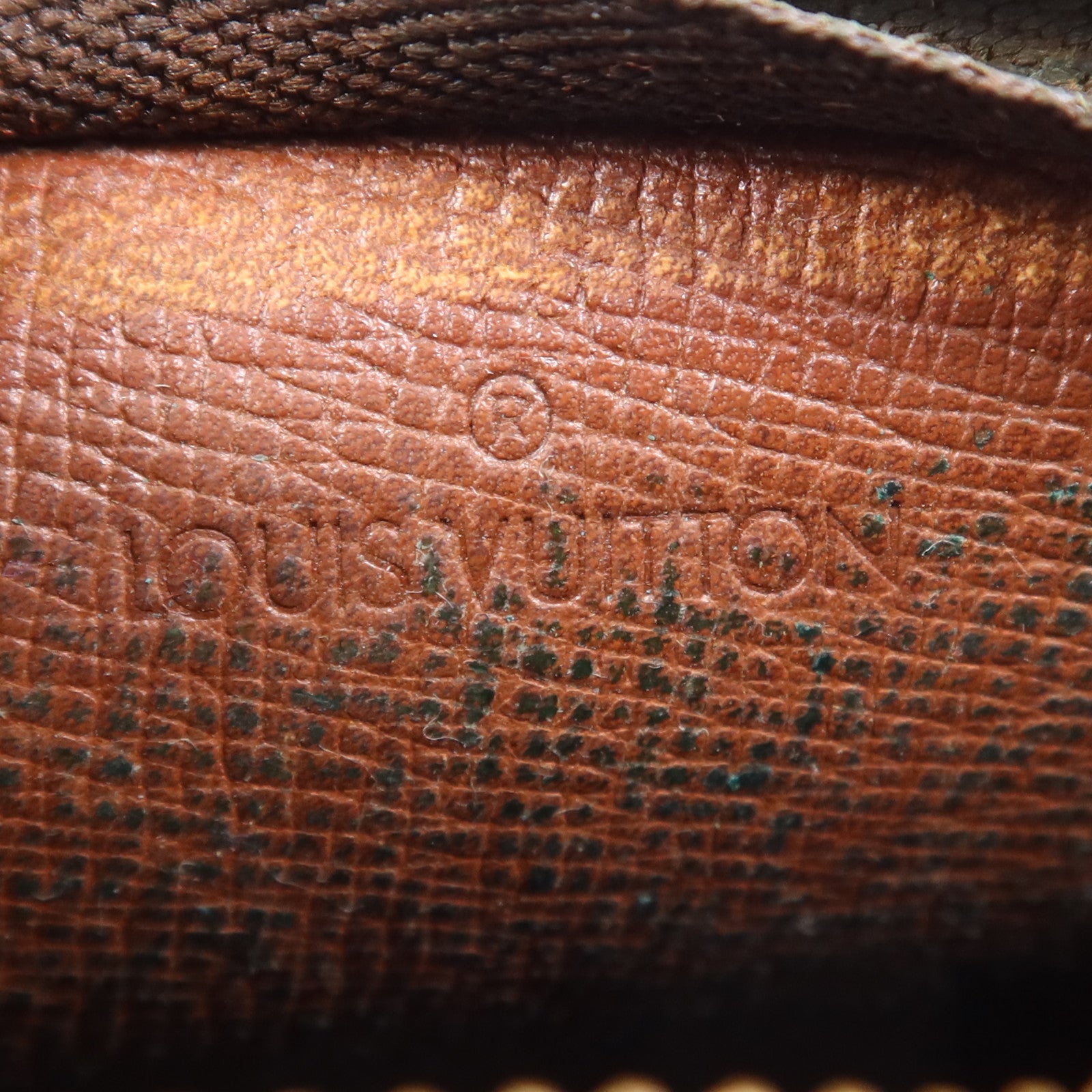 LOUIS VUITTON Monogram Key Pouch金扣鎖匙包