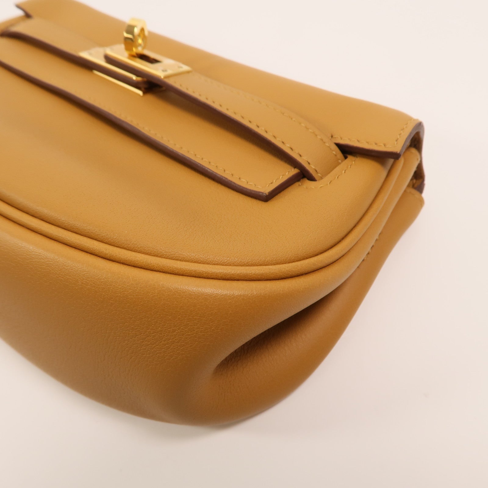 HERMES Swift皮革Kelly Moove肩背袋Sesame