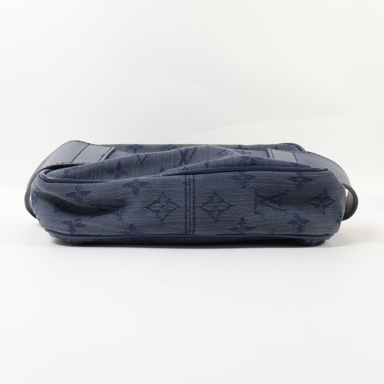 LOUIS VUITTON Monogram Denim Outdoor Bumbag金扣肩背袋