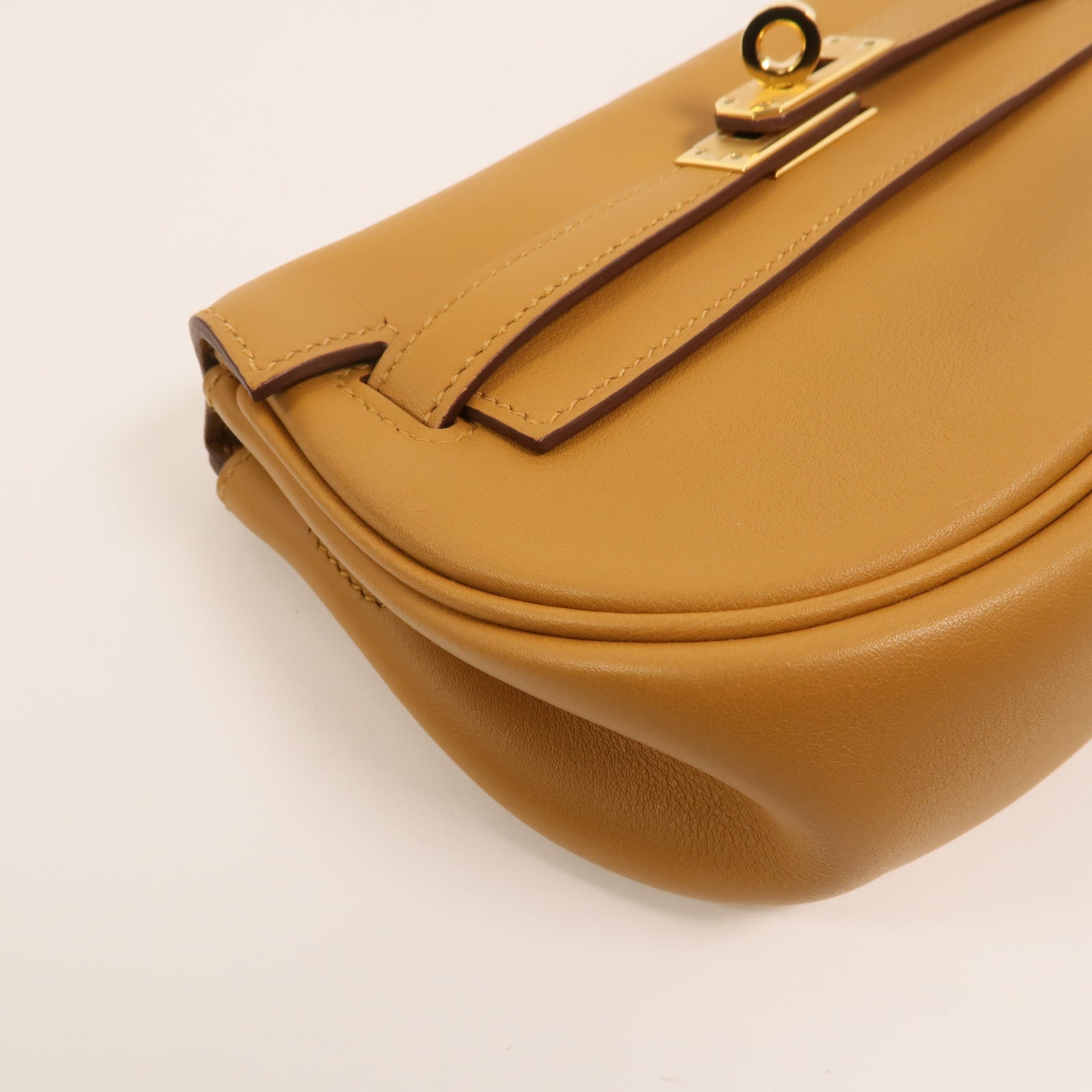 HERMES Swift皮革Kelly Moove肩背袋Sesame