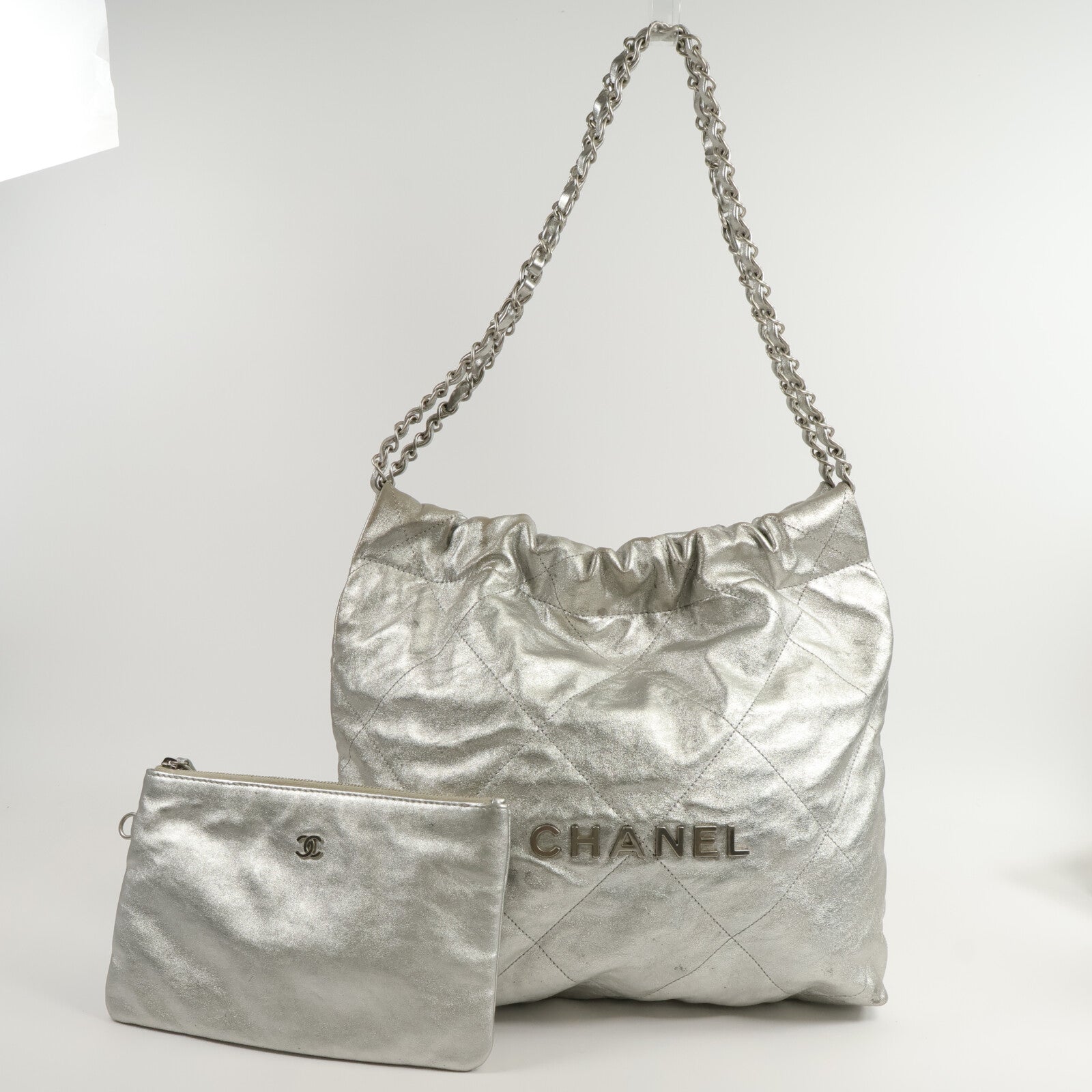 CHANEL 牛皮皮革Chanel 22 Small鏈帶手挽袋