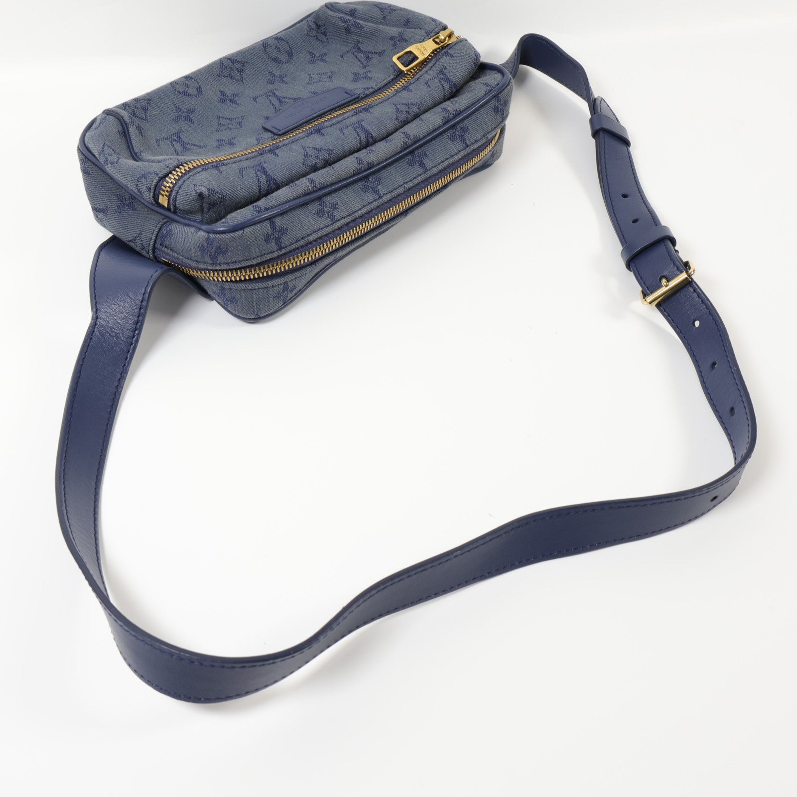 LOUIS VUITTON Monogram Denim Outdoor Bumbag金扣肩背袋
