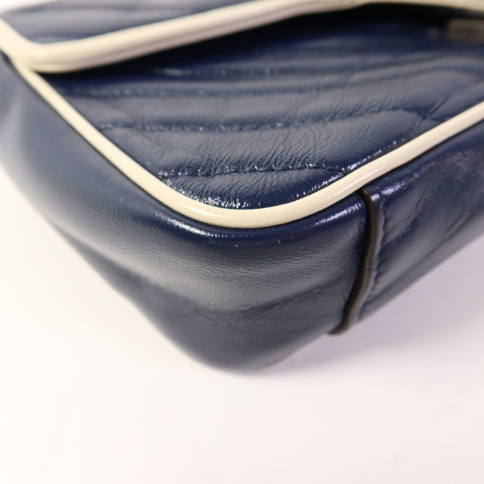 GUCCI 牛皮皮革GG Marmont Shoulder Bag銀扣鏈帶肩背袋