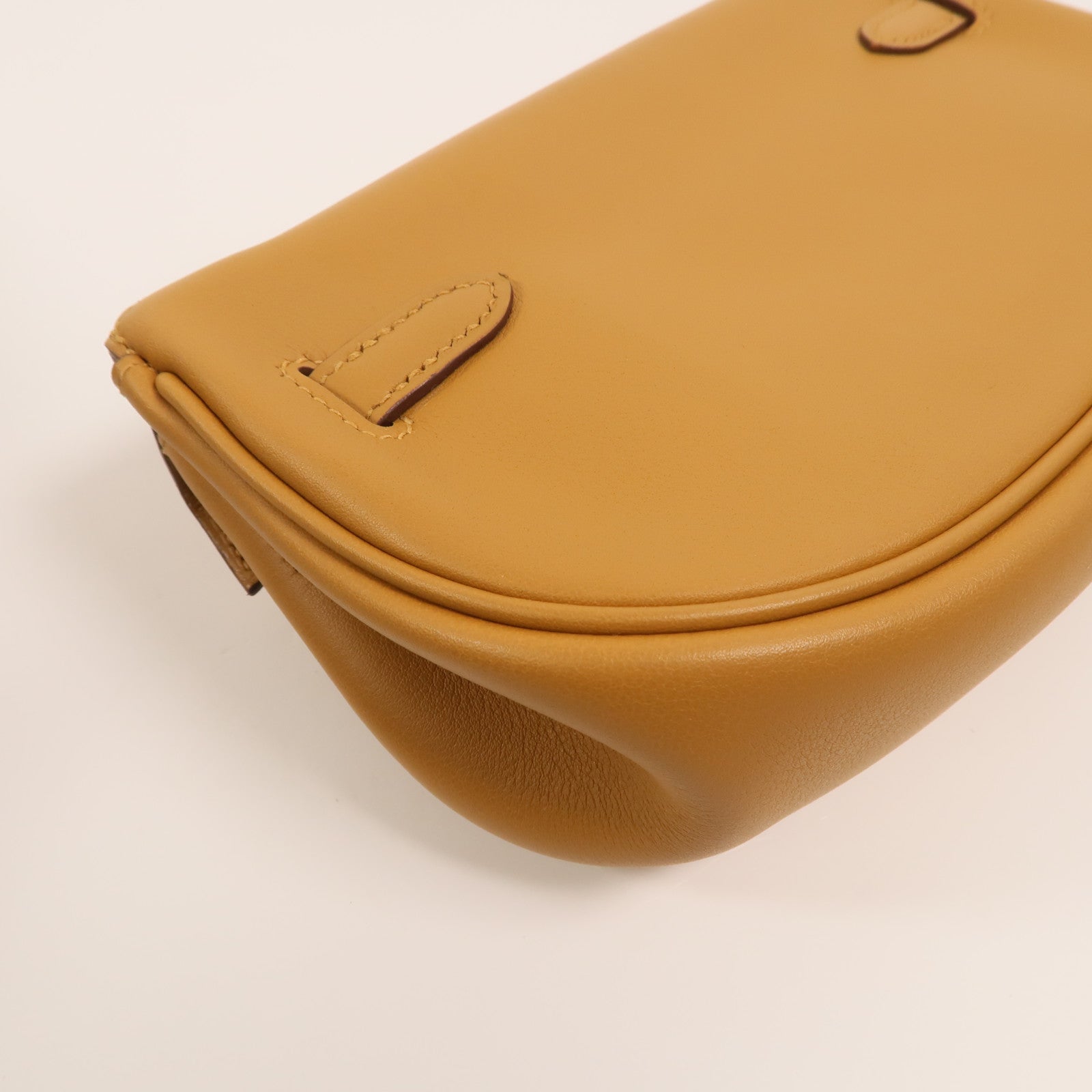 HERMES Swift皮革Kelly Moove肩背袋Sesame