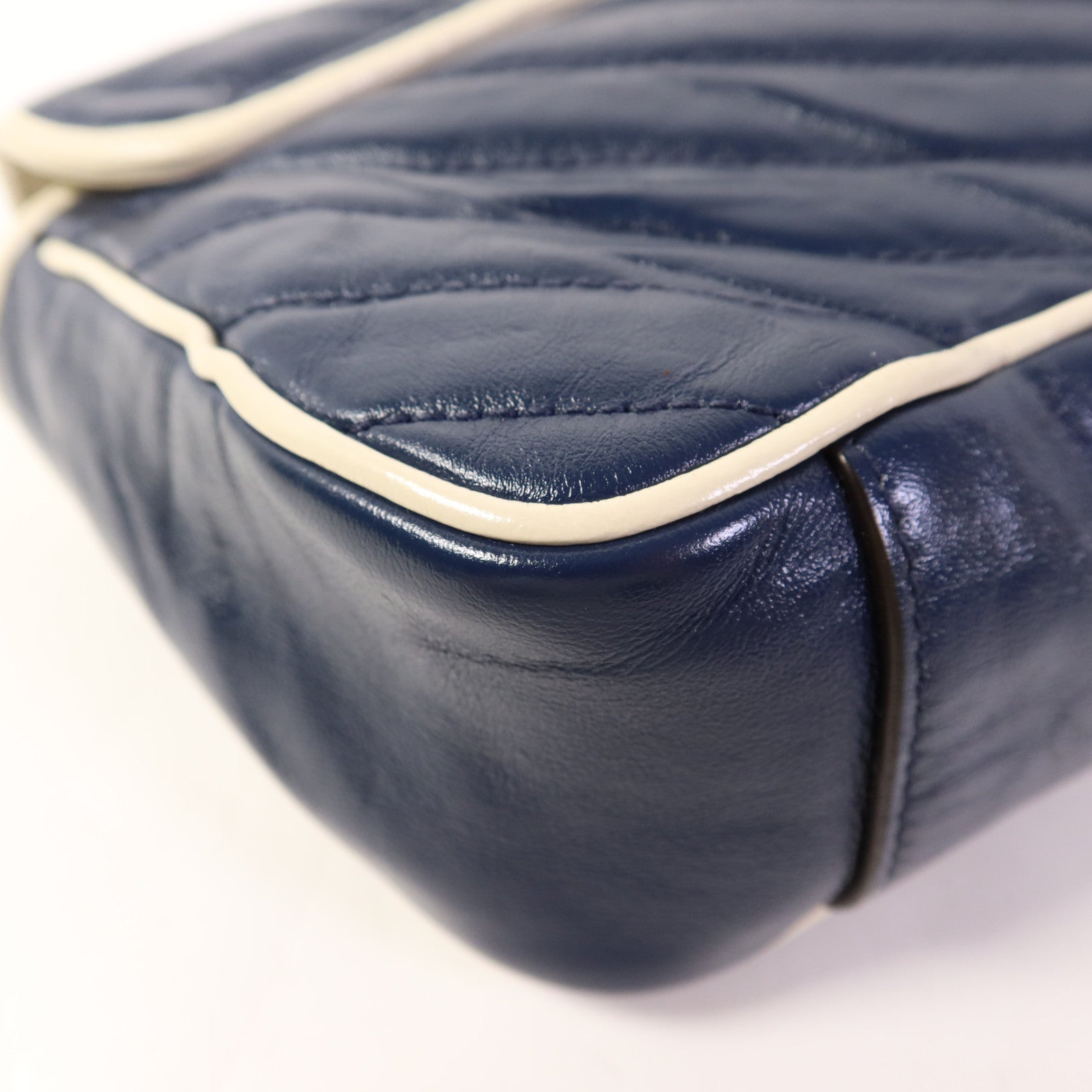 GUCCI 牛皮皮革GG Marmont Shoulder Bag銀扣鏈帶肩背袋