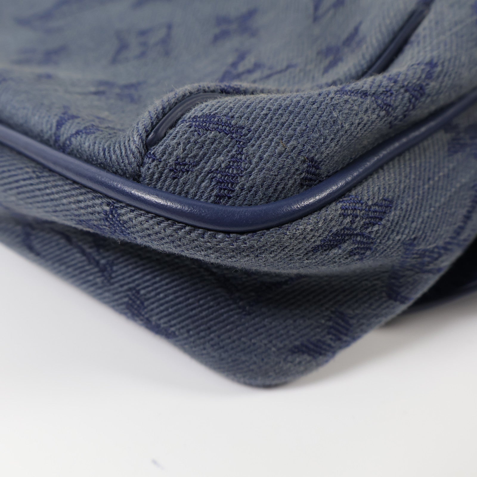 LOUIS VUITTON Monogram Denim Outdoor Bumbag金扣肩背袋