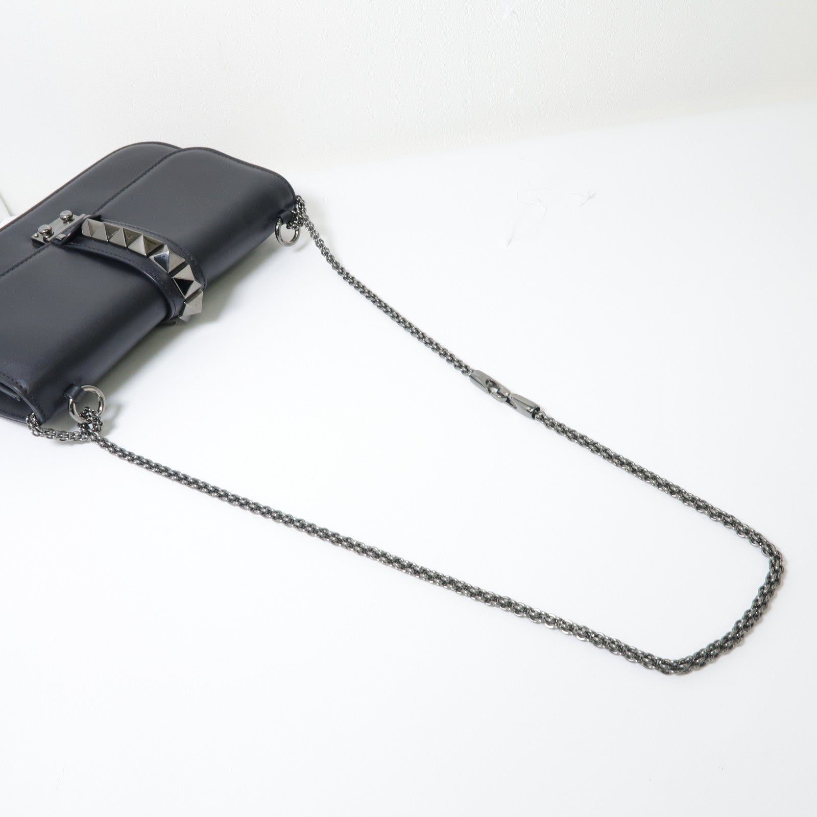Valentino 牛皮皮革Chain Shoulder銀扣鏈帶肩背袋黑色