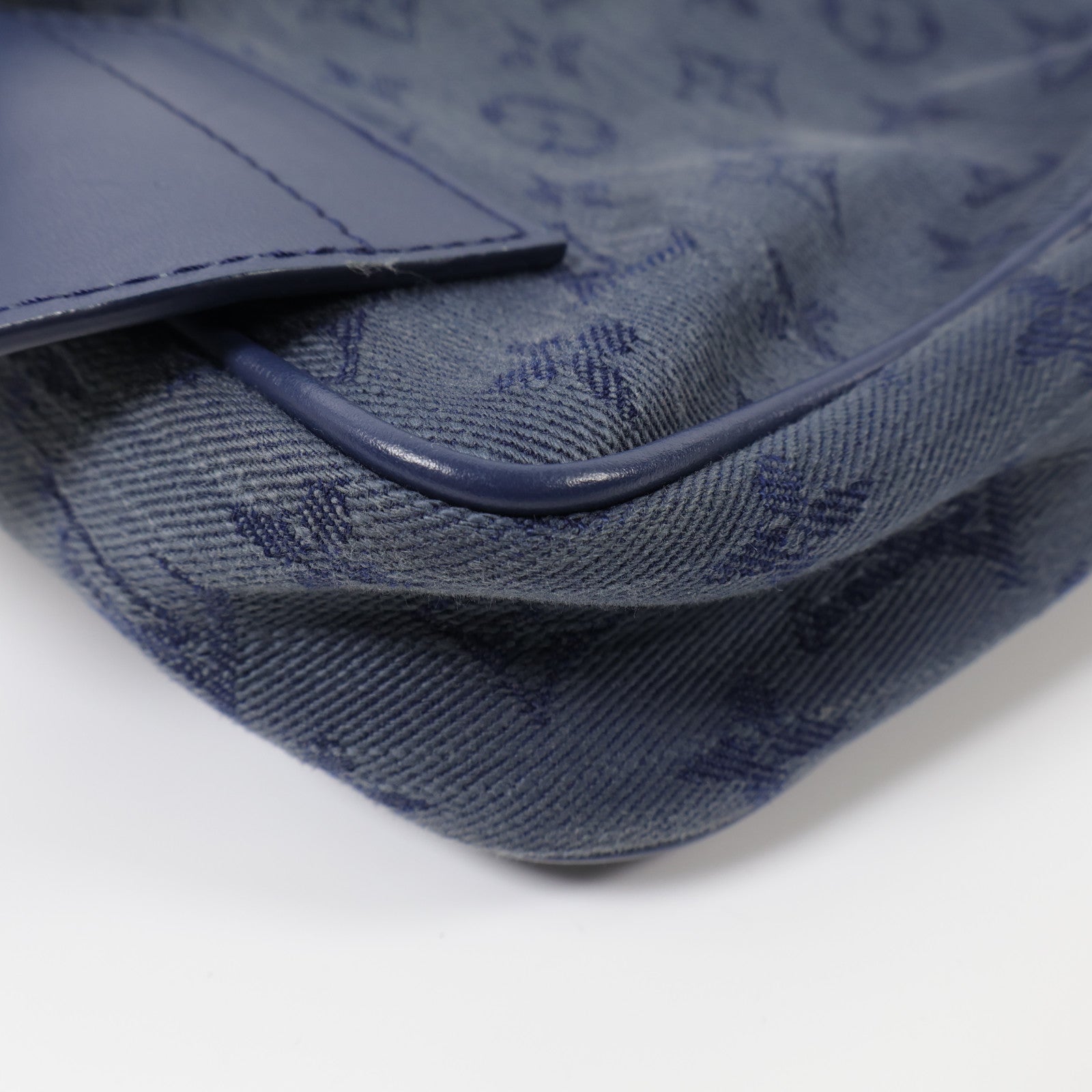 LOUIS VUITTON Monogram Denim Outdoor Bumbag金扣肩背袋