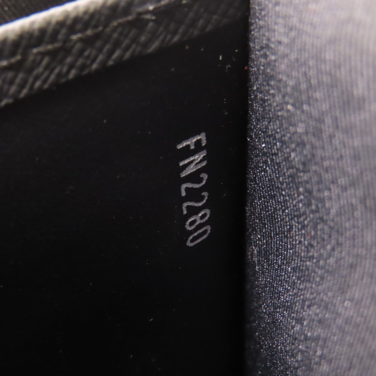 LOUIS VUITTON Monogram Eclipse Reverse Pochette Voyage MM銀扣手拿包