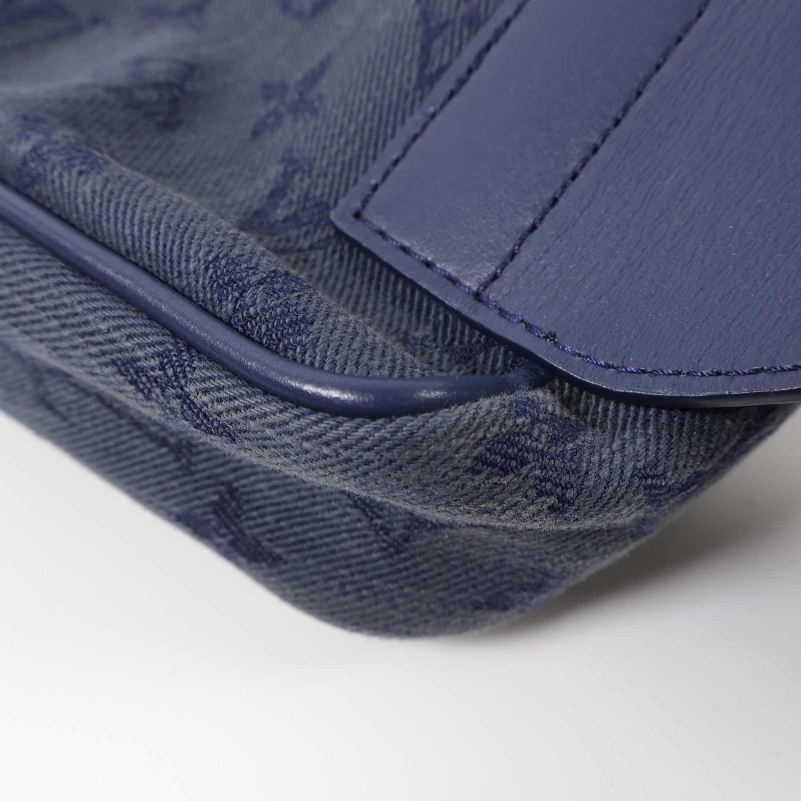 LOUIS VUITTON Monogram Denim Outdoor Bumbag金扣肩背袋