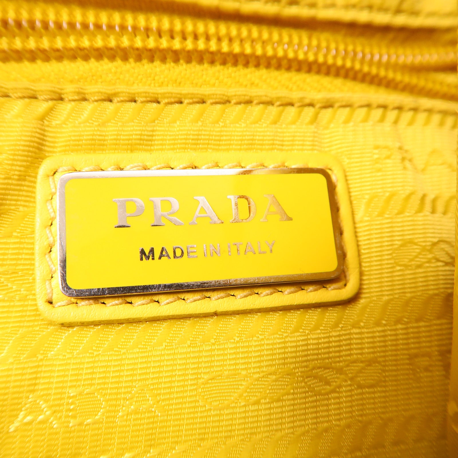 PRADA 尼龍Re-Nylon Sling Bag銀扣肩背袋