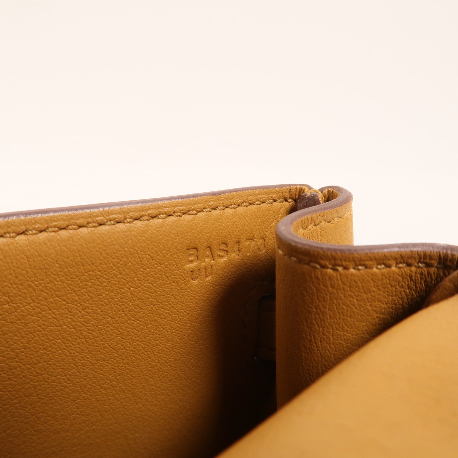 HERMES Swift皮革Kelly Moove肩背袋Sesame