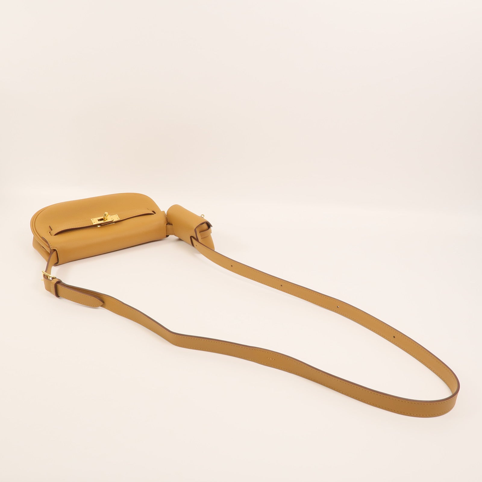 HERMES Swift皮革Kelly Moove肩背袋Sesame