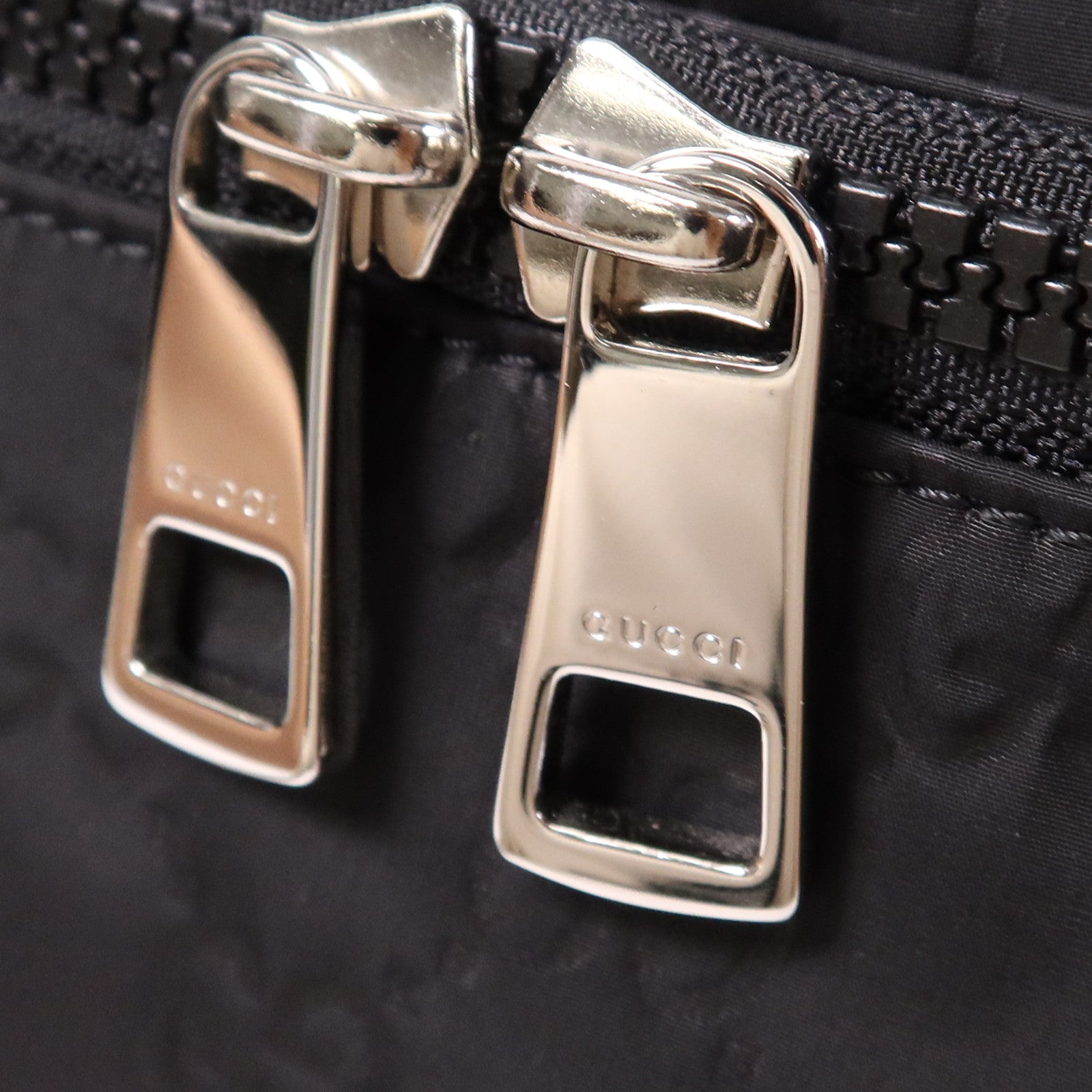 GUCCI 尼龍Shoulder Bag銀扣肩背袋