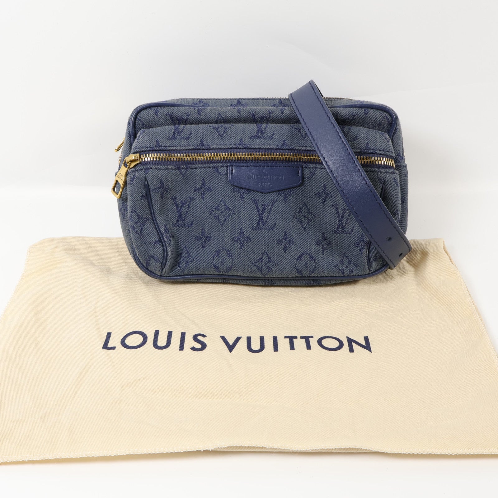 LOUIS VUITTON Monogram Denim Outdoor Bumbag金扣肩背袋