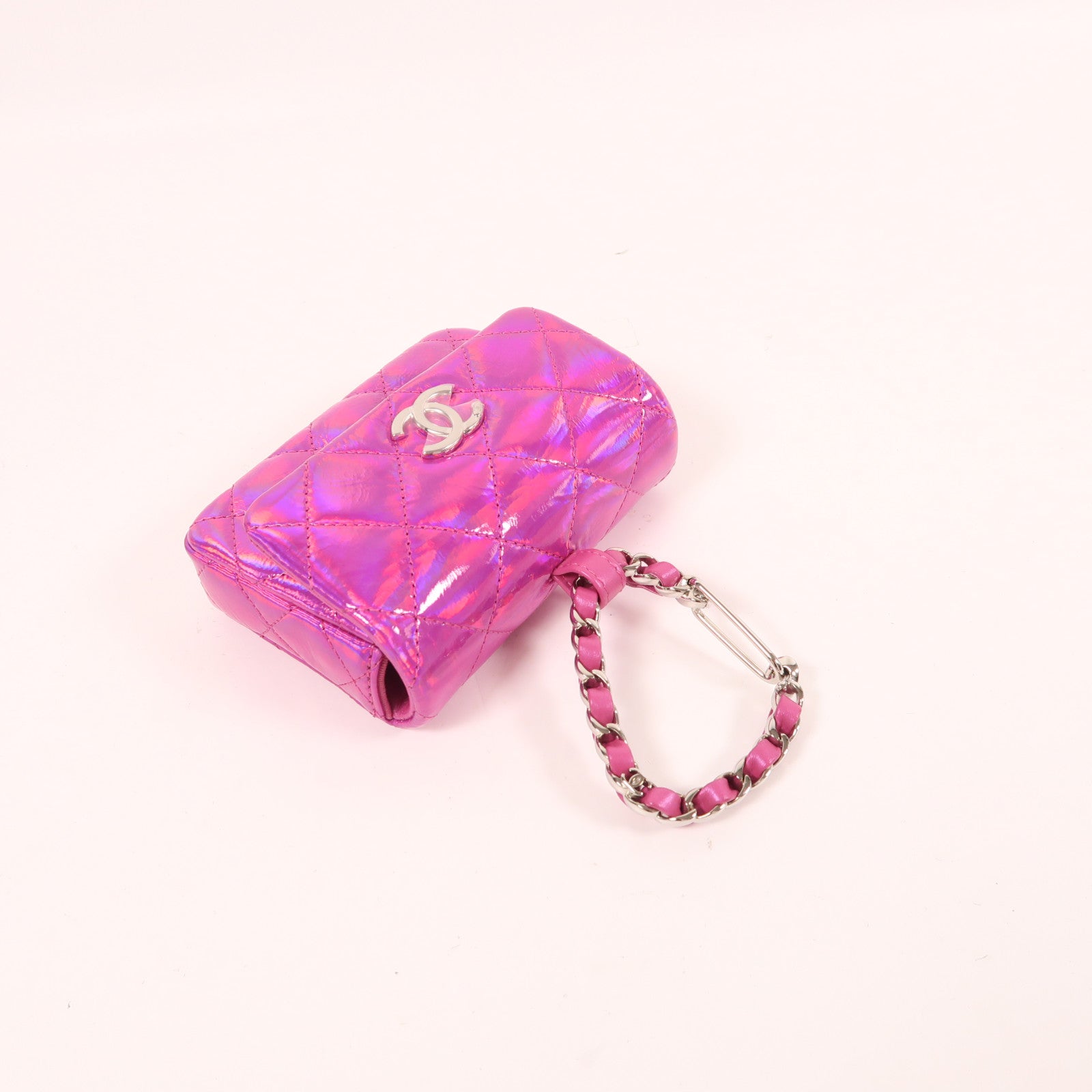 CHANEL 漆皮皮革Pouch銀扣手拿包