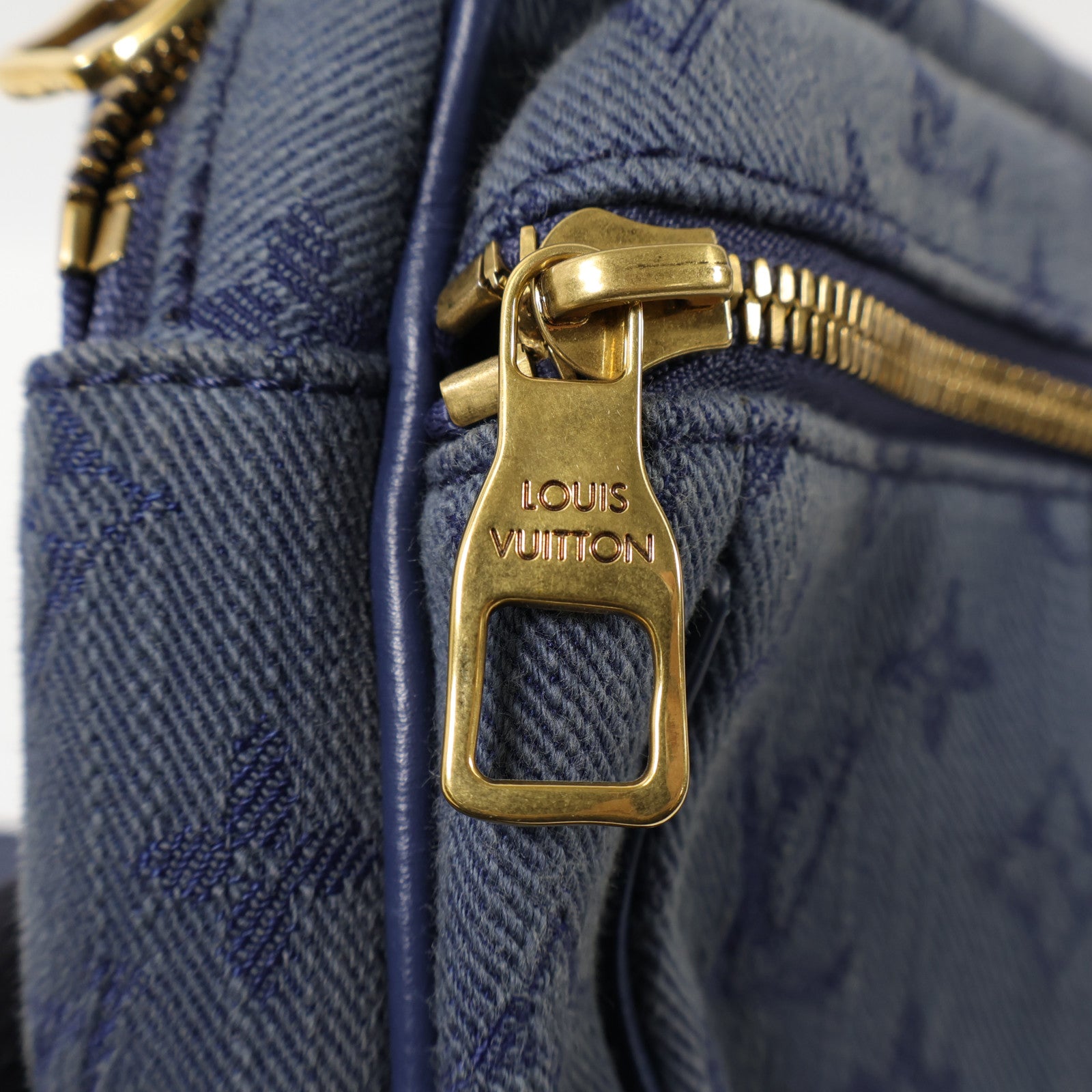 LOUIS VUITTON Monogram Denim Outdoor Bumbag金扣肩背袋