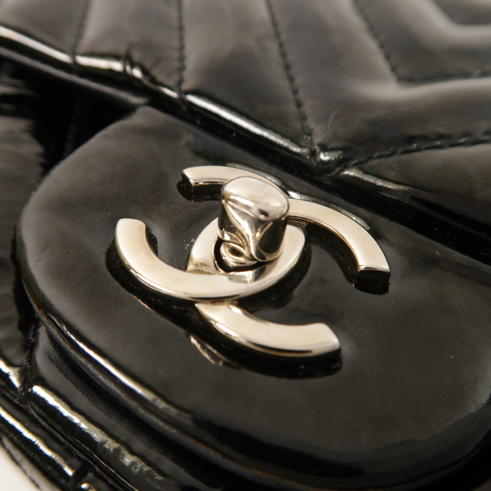 CHANEL 漆皮皮革Large Classic銀扣鏈帶肩背袋