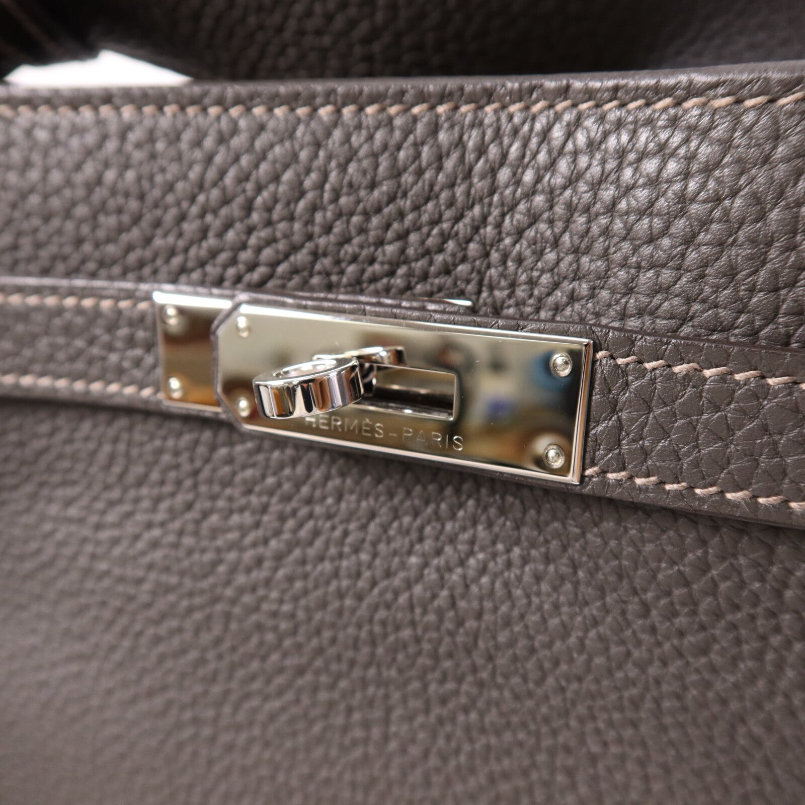 HERMES Clemence皮革So Kelly 26銀扣肩背袋Etain/Etoupe