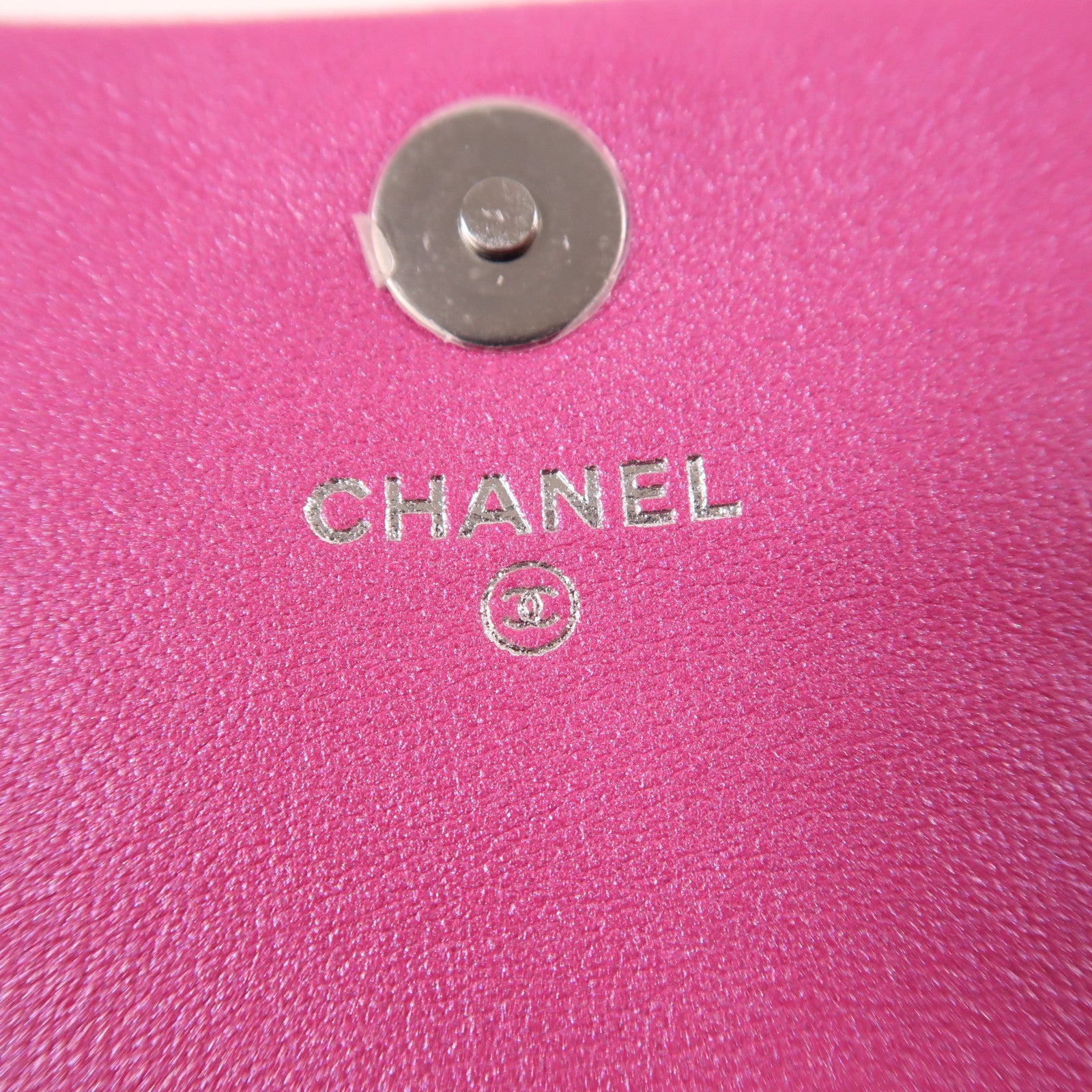 CHANEL 漆皮皮革Pouch銀扣手拿包