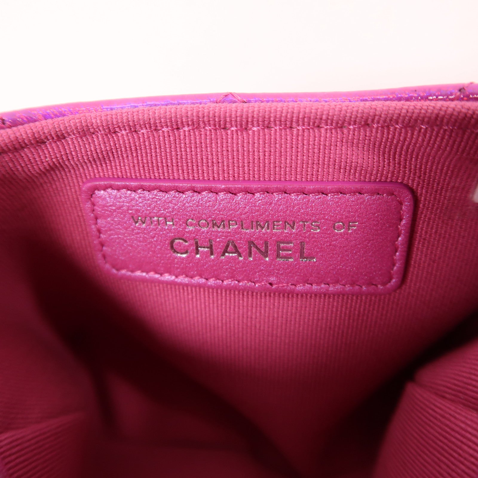 CHANEL 漆皮皮革Pouch銀扣手拿包