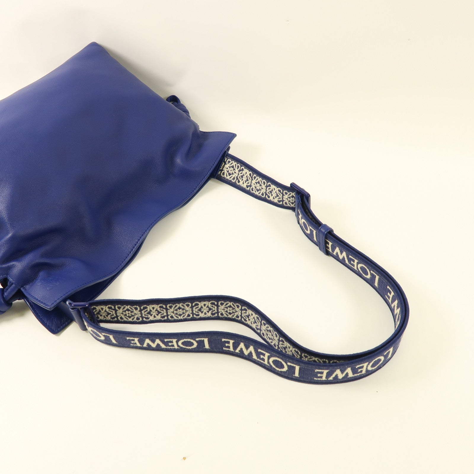 LOEWE 牛皮皮革Flamenco Bag肩背袋