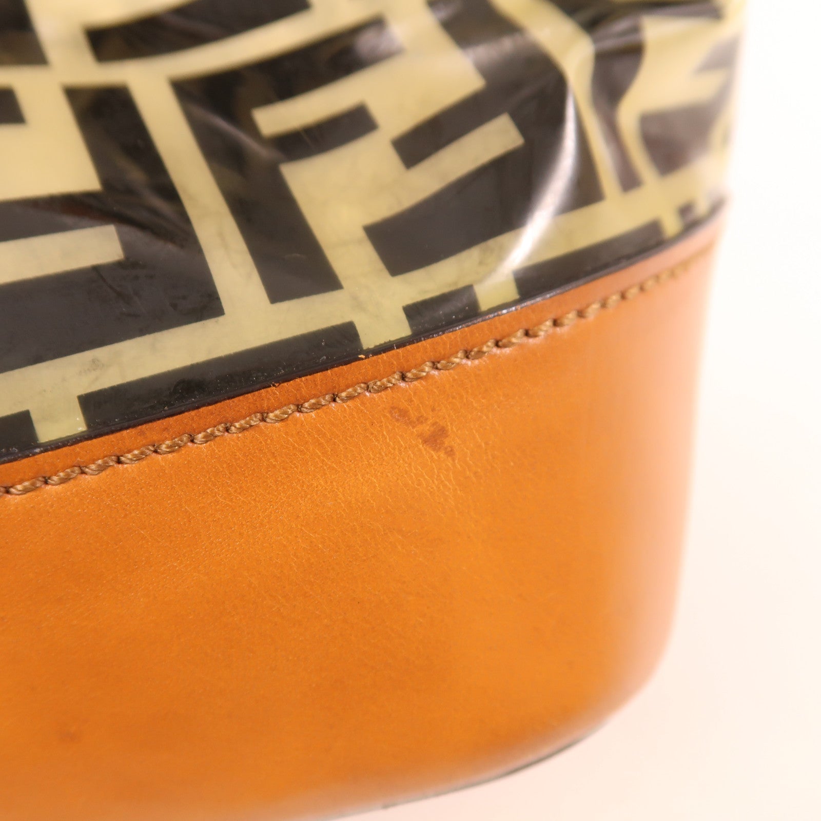 FENDI PVC/牛皮皮革Shoulder Bag金扣肩背袋