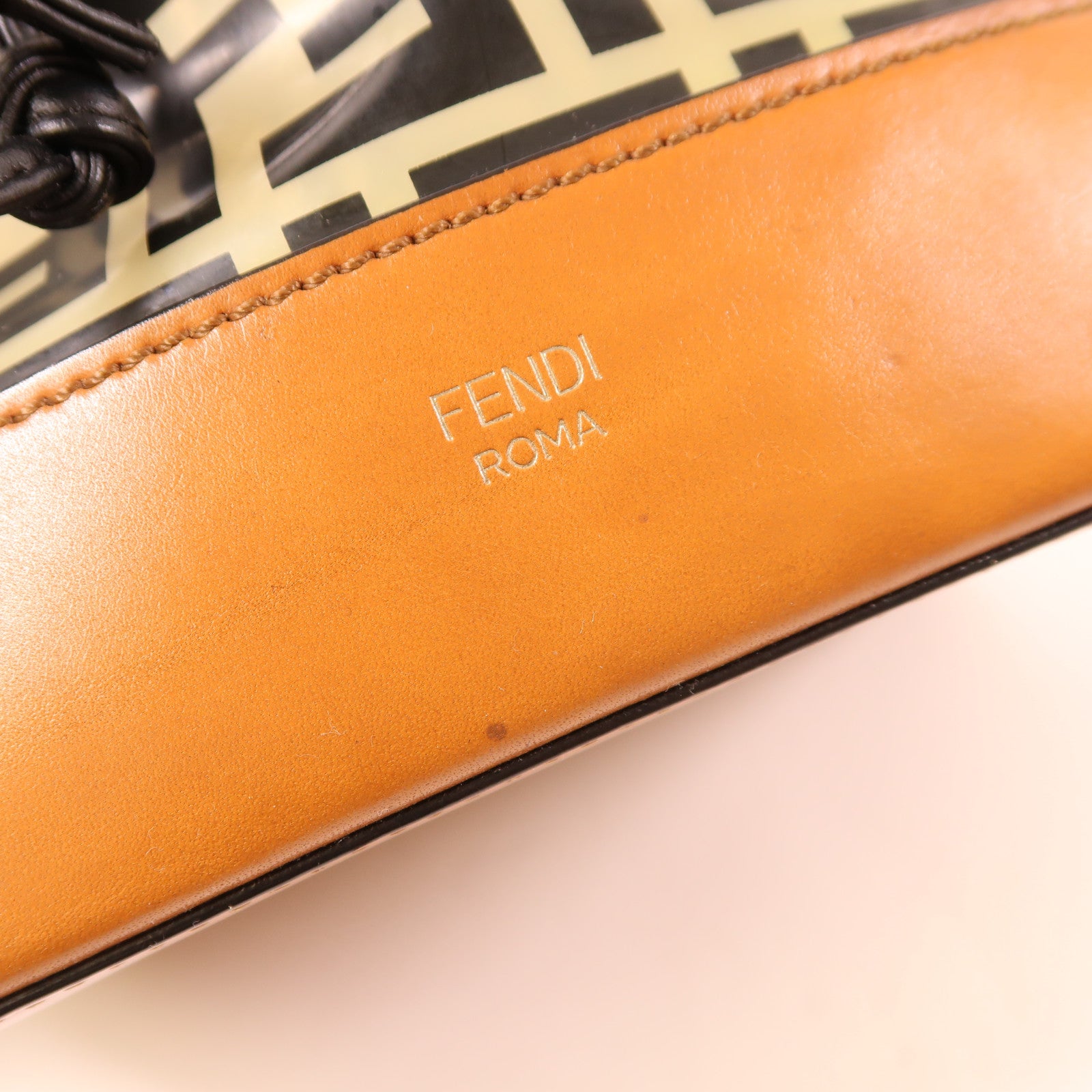 FENDI PVC/牛皮皮革Shoulder Bag金扣肩背袋