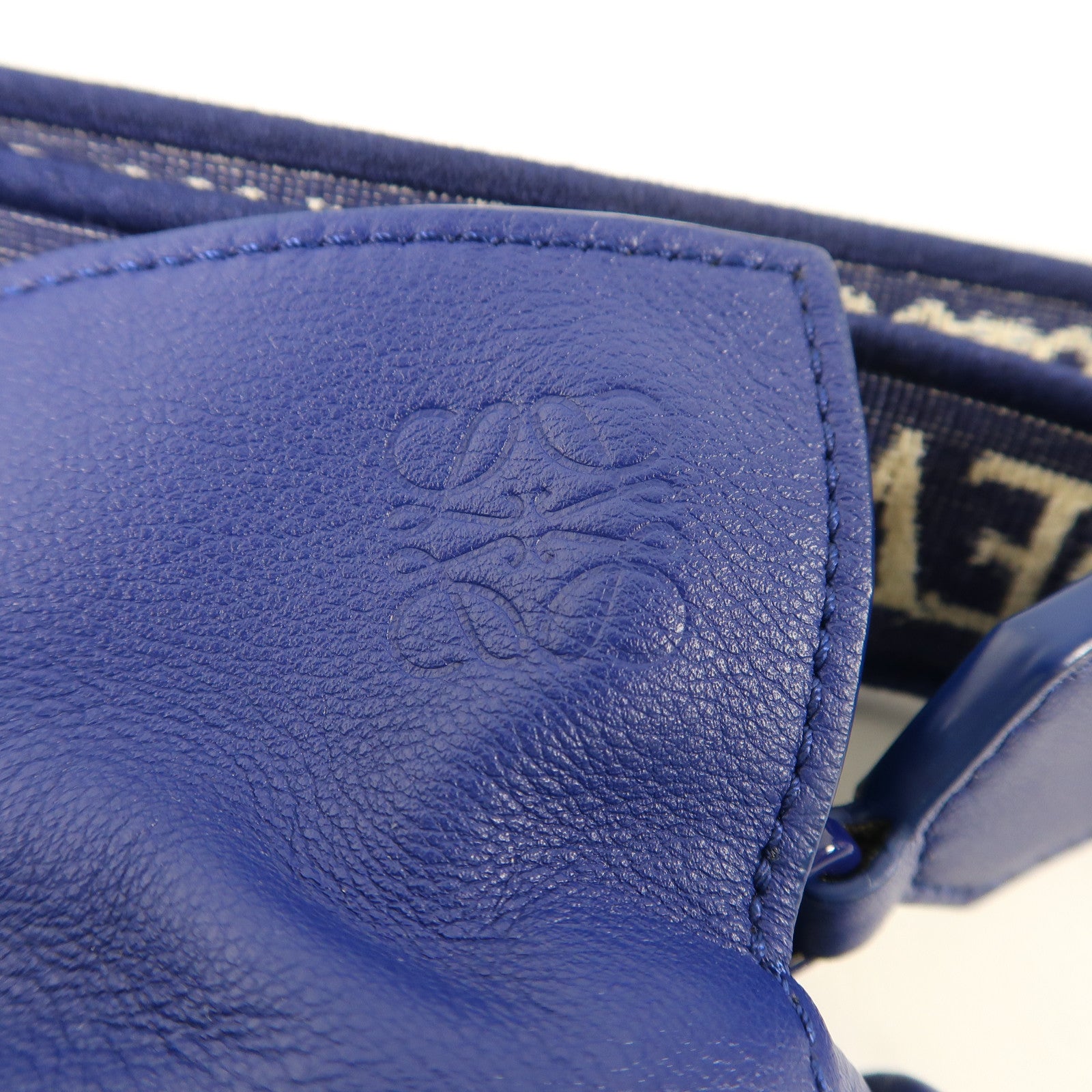 LOEWE 牛皮皮革Flamenco Bag肩背袋