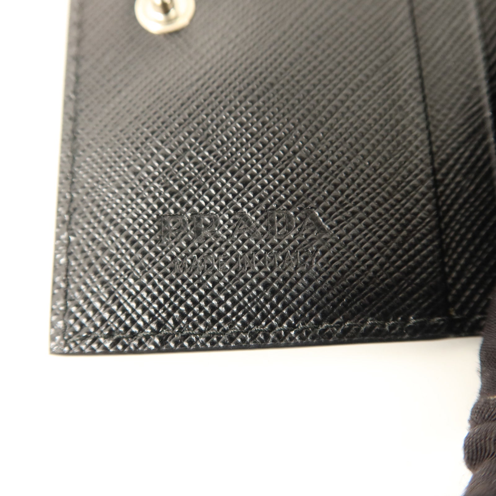 PRADA Saffiano皮革Card Case With Strap銀扣卡片套