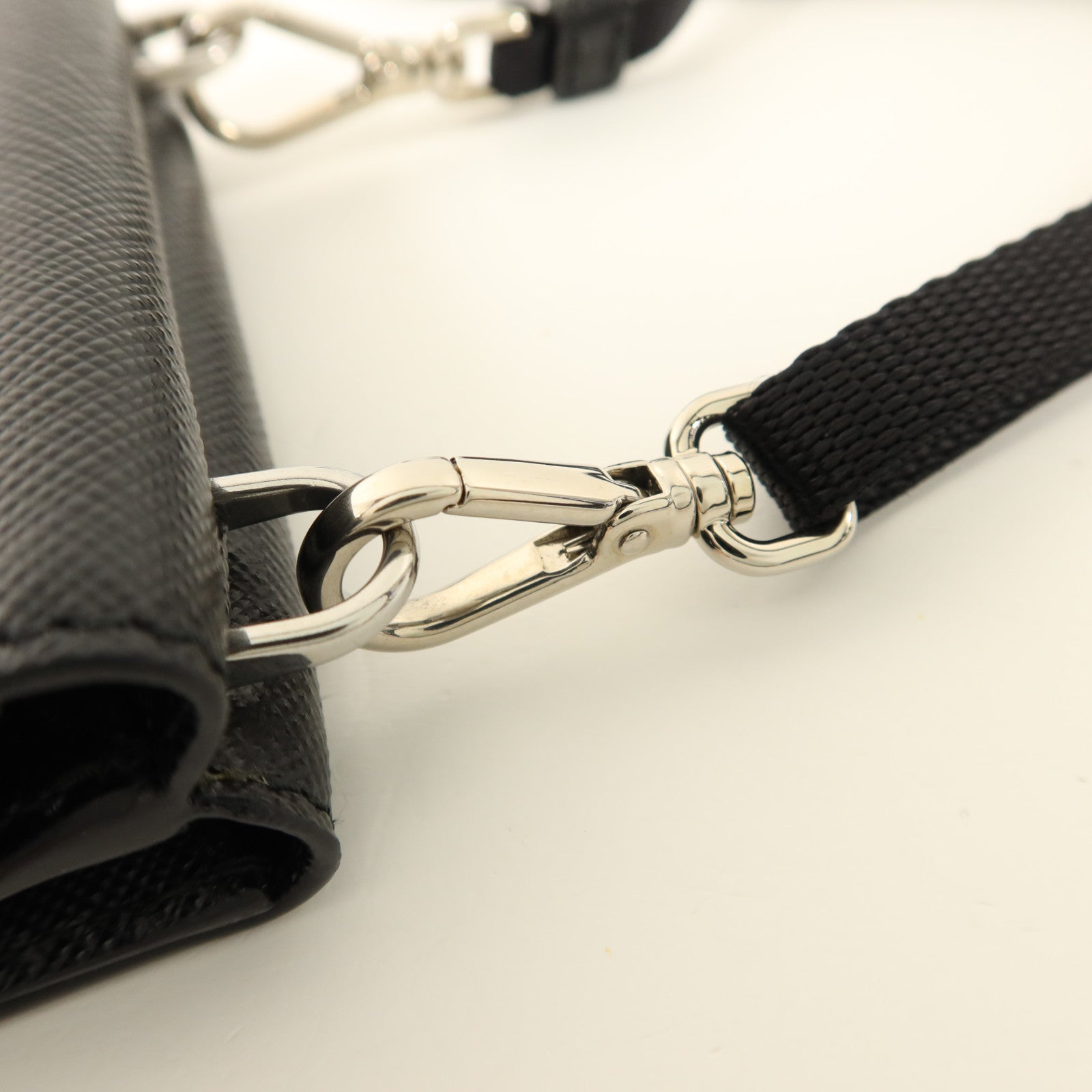PRADA Saffiano皮革Card Case With Strap銀扣卡片套