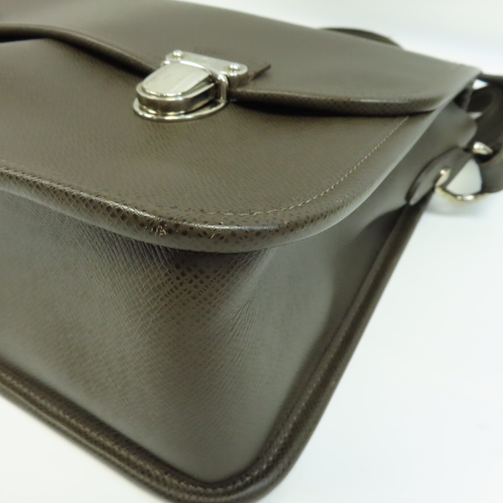LOUIS VUITTON 牛皮皮革Alexei Taiga Messanger Bag銀扣肩背袋啡色