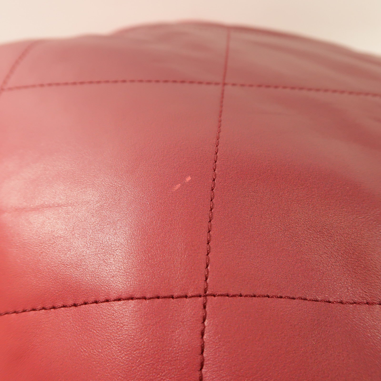 CHANEL 羊皮皮革Chanel 22金扣肩背袋