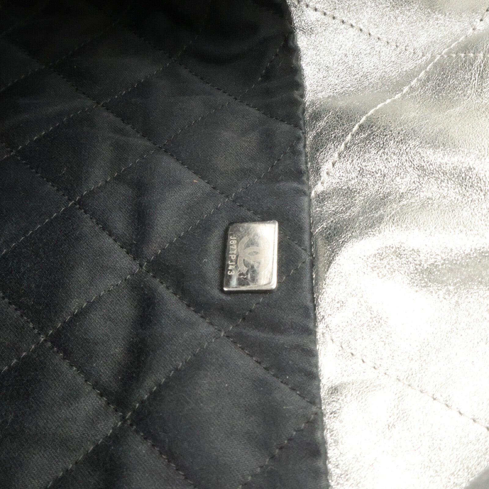 CHANEL 牛皮皮革Chanel 22 Small鏈帶手挽袋