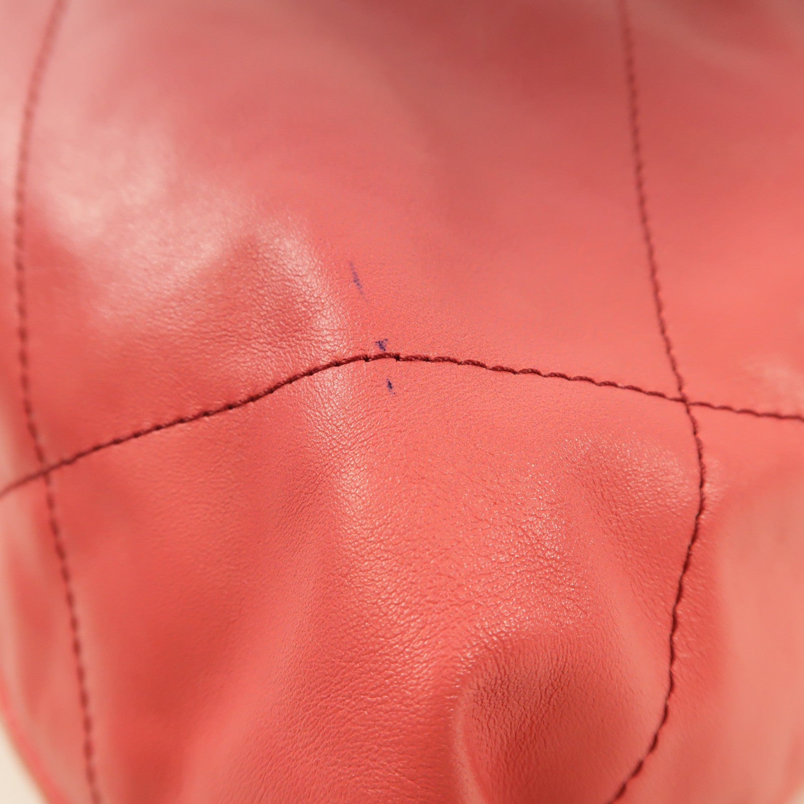 CHANEL 羊皮皮革Chanel 22金扣肩背袋