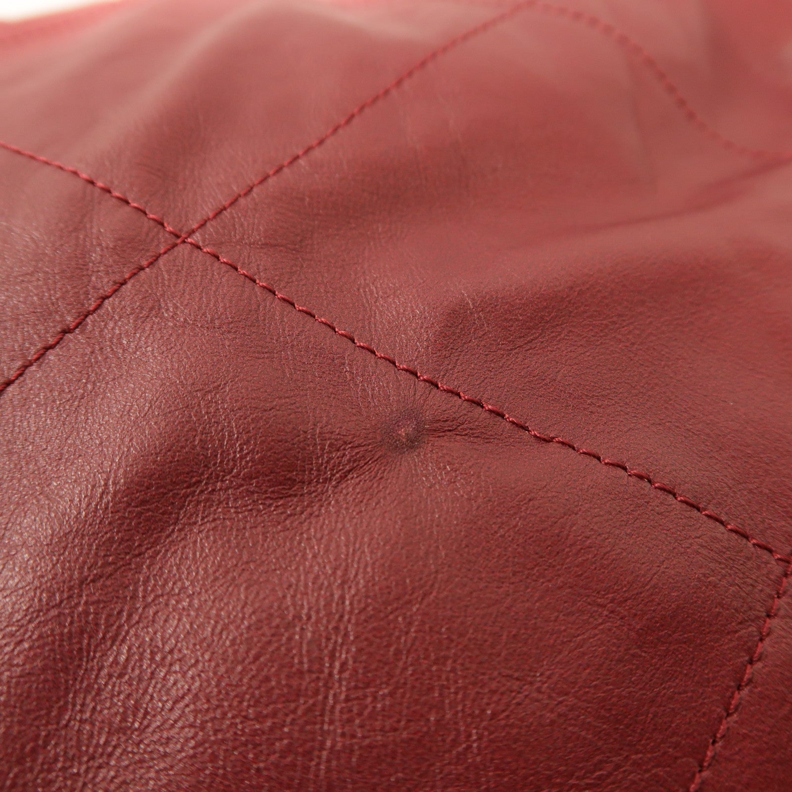 CHANEL 羊皮皮革Chanel 22金扣肩背袋