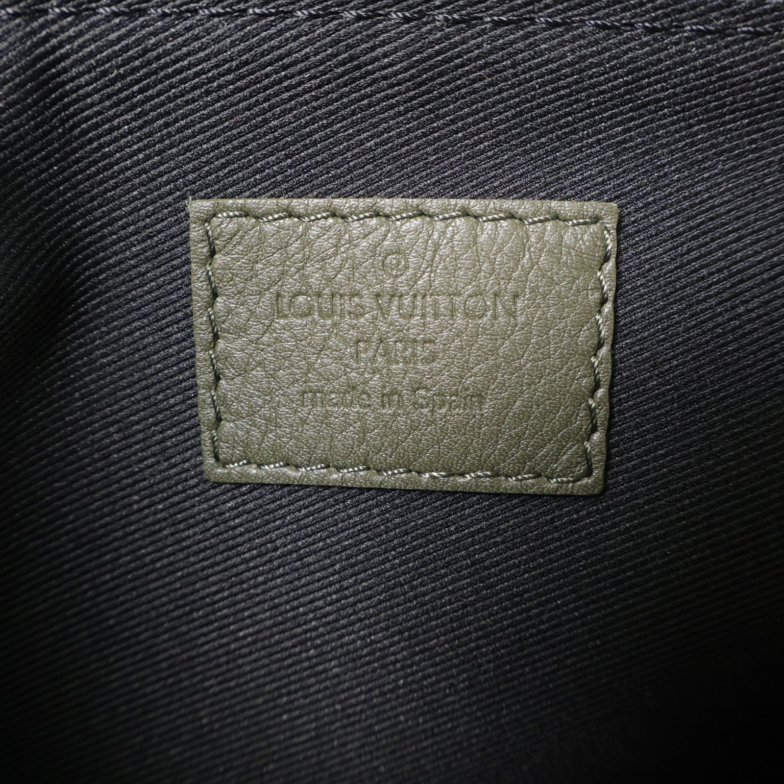 LOUIS VUITTON Monogram Shadow Flat Messenger Bag肩背袋