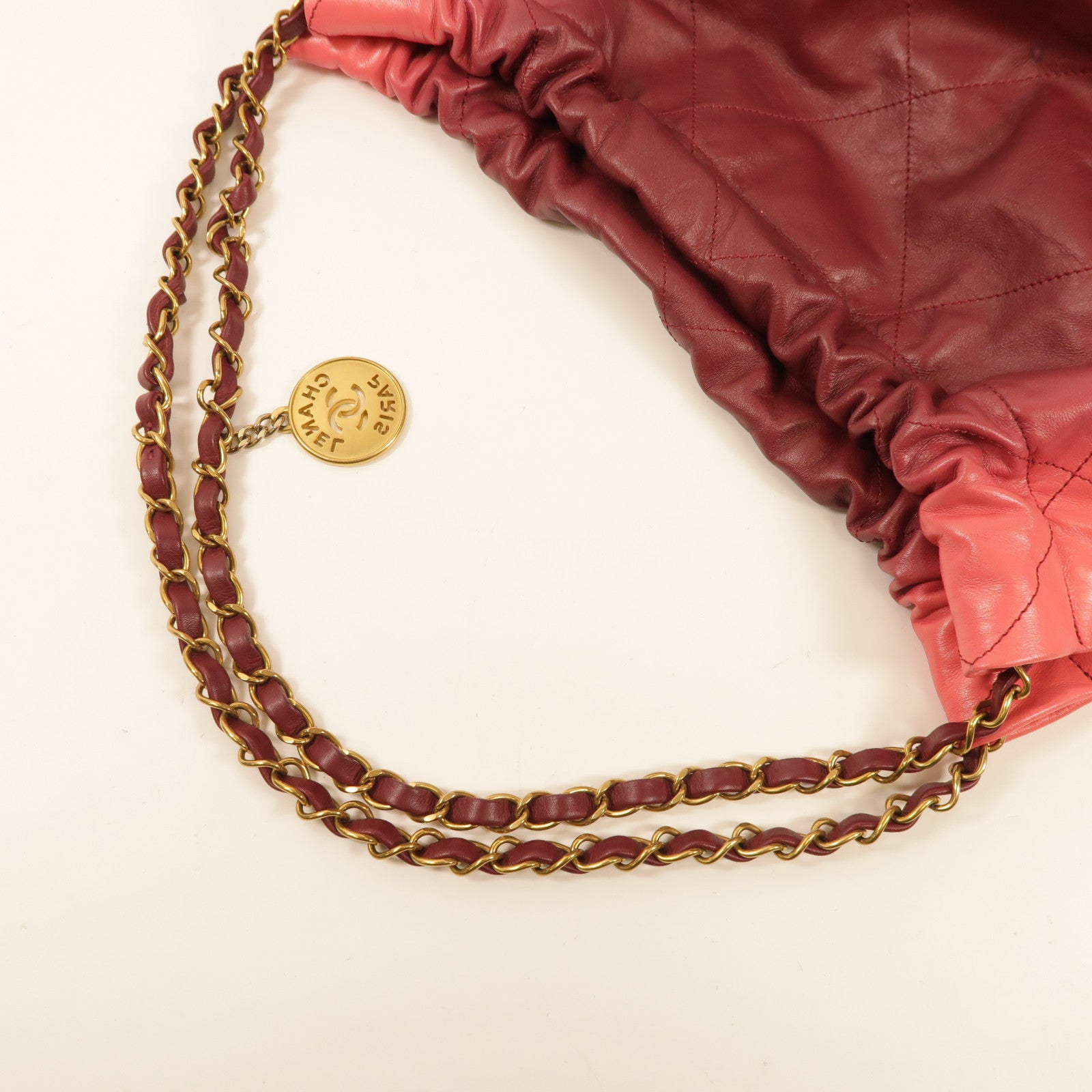 CHANEL 羊皮皮革Chanel 22金扣肩背袋