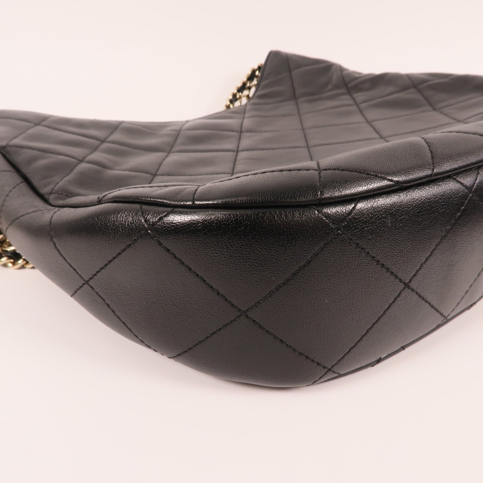 CHANEL 【激減優惠】羊皮皮革Hobo Bag金扣鏈帶肩背袋